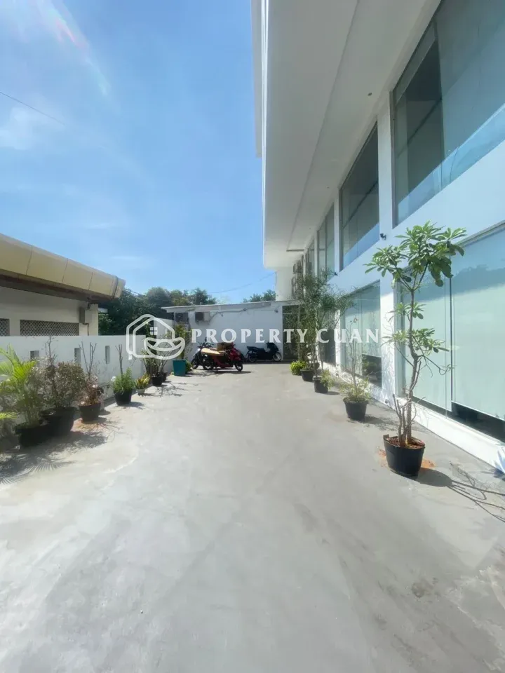 Ruko dijual di Jl. Pluit Karang Selatan, Muara Karang - Eksterior