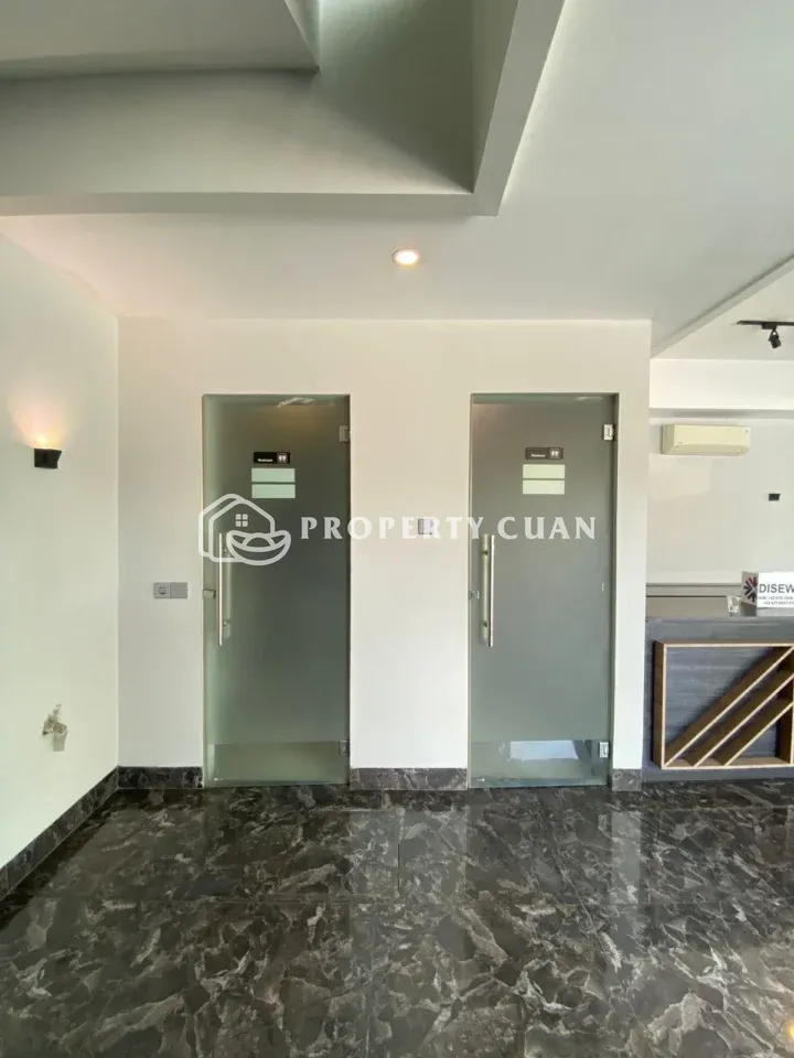 Ruko dijual di Jl. Pluit Karang Selatan, Muara Karang - Kamar Mandi