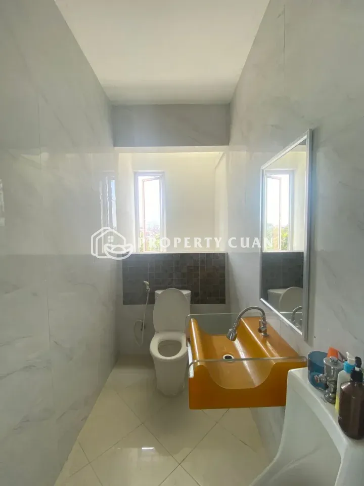 Ruko dijual di Jl. Pluit Karang Selatan, Muara Karang - Kamar Mandi 3