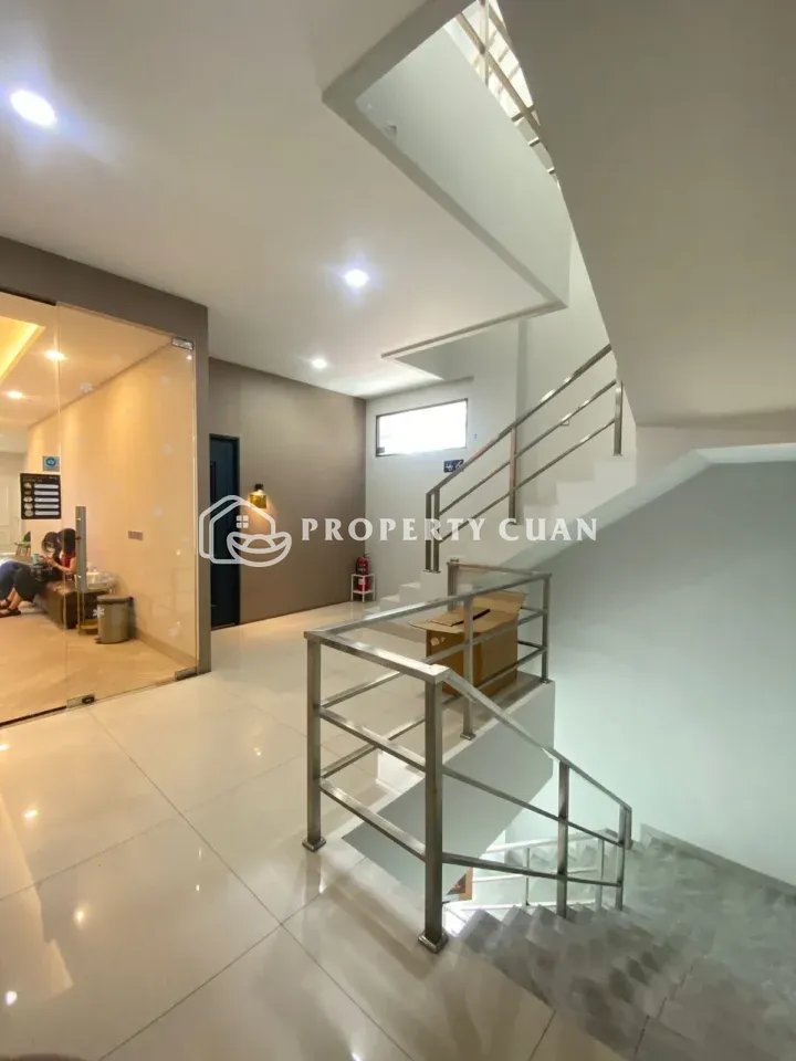 Ruko dijual di Jl. Pluit Karang Selatan, Muara Karang - Tangga 2