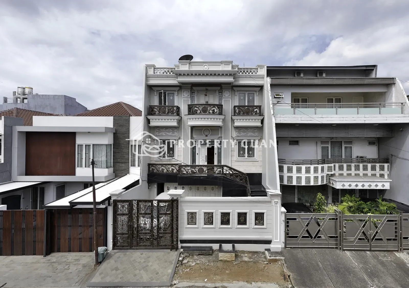Rumah Dijual di Taman Palem Lestari, Cengkareng — 6 KT, LT 202 m²
