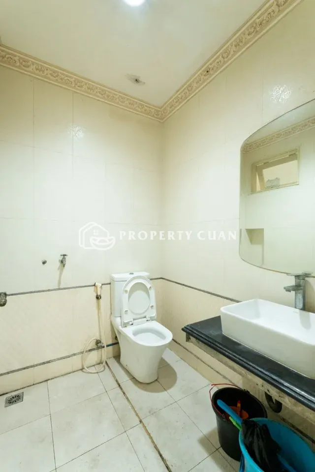 Rumah dijual di Taman Palem Lestari, Cengkareng - Kamar Mandi