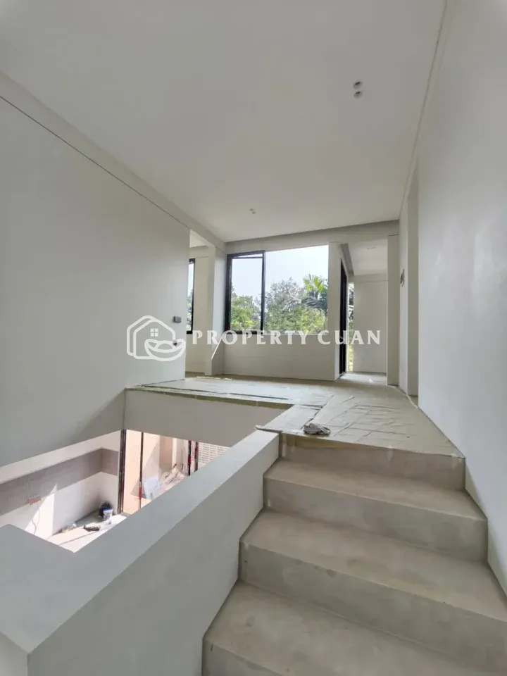 Kost dijual di Giri Loka, BSD - Tangga