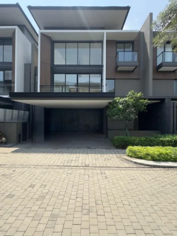 Rumah Dijual di Laurel Navapark, BSD — 5 KT, LT 276 m²