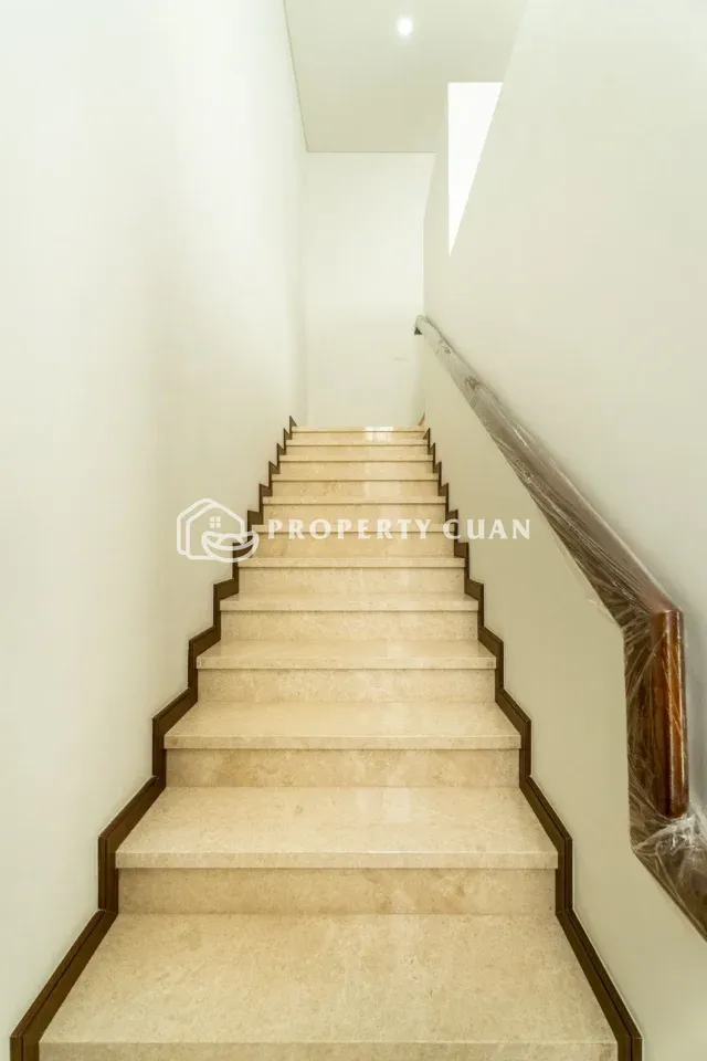 Rumah dijual di Kanade, BSD - Tangga