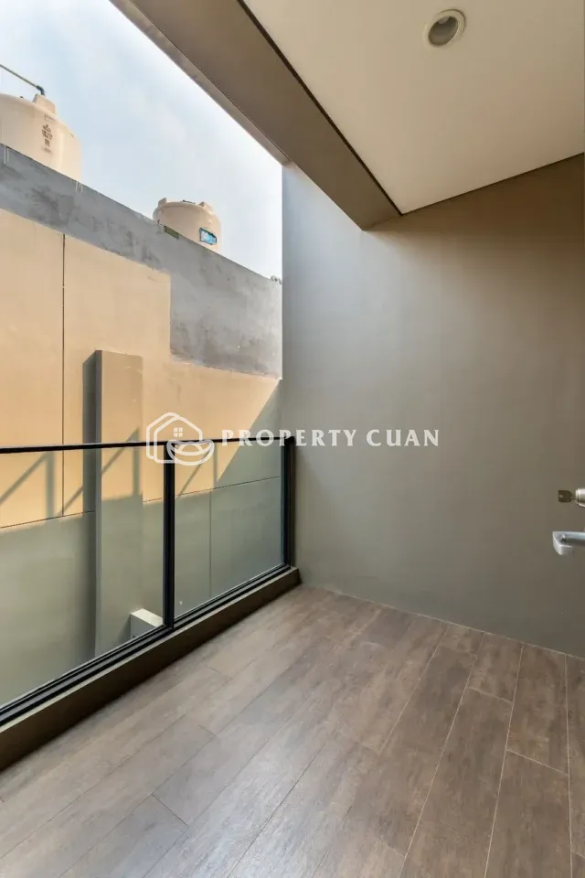 Rumah dijual di Kanade, BSD - Balkon