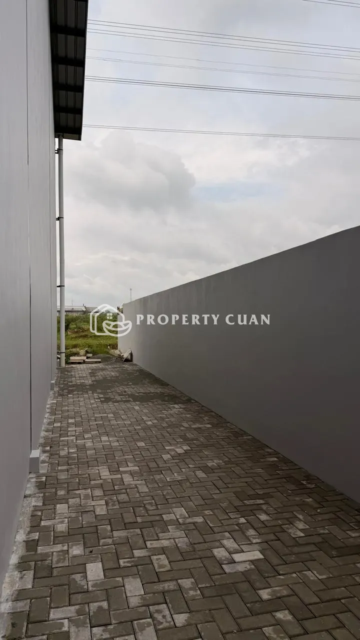 Gudang dijual di Industrial Park, Legok - Tampak Samping