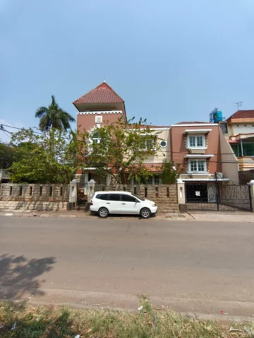 Rumah Dijual di Perumahan Citra 3, Citra Jakarta Barat — 4 KT, LT 320 m² — foto 2