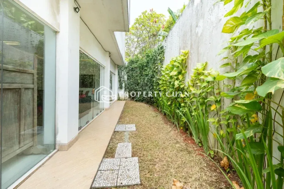 Rumah dijual di Sutera Buana, Alam Sutera - Taman