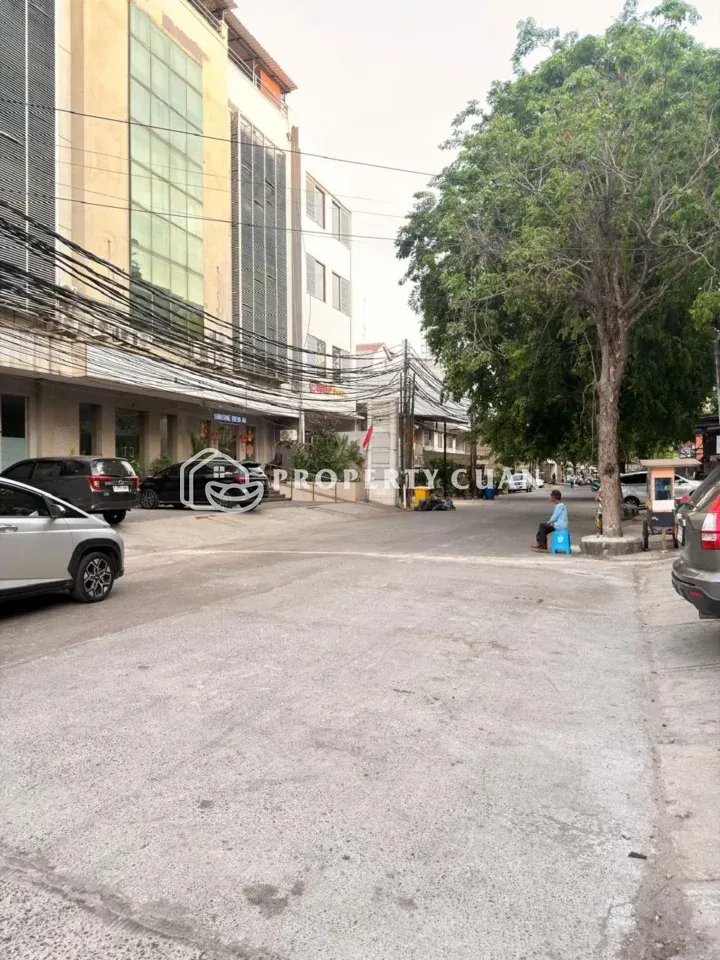 Ruko dijual di Taman Pluit Kencana, Pluit - Lingkungan