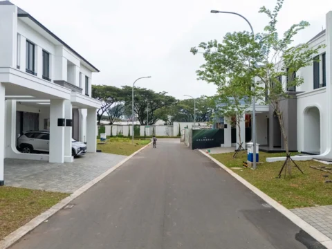 Rumah dijual di The Gramercy, Alam Sutera - Jalan Depan