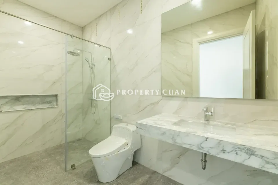 Rumah dijual di The Gramercy, Alam Sutera - Kamar Mandi