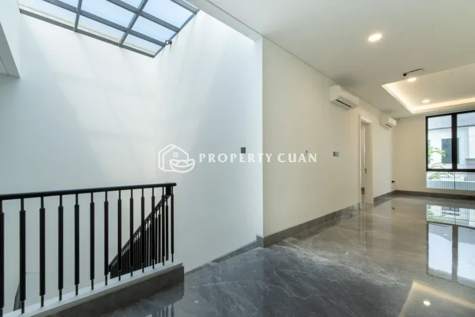 Rumah dijual di The Gramercy, Alam Sutera - Tangga 3