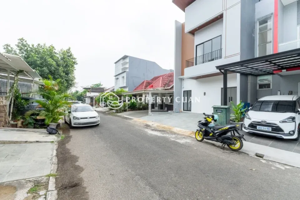 Rumah dijual di Sutera Flamboyan, Alam Sutera - Jalan Depan