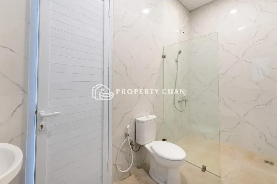 Rumah dijual di Sutera Flamboyan, Alam Sutera - Kamar Mandi