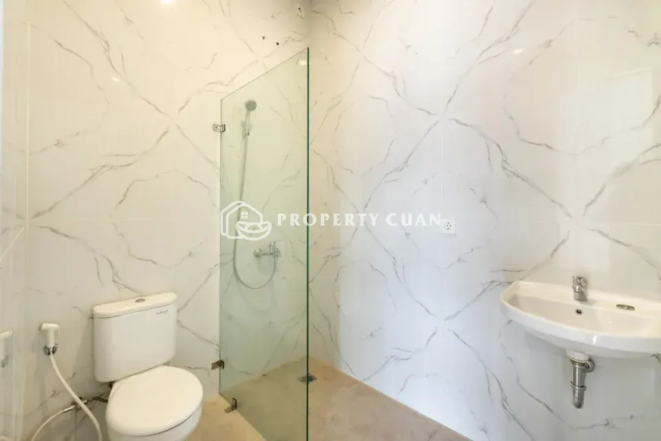 Rumah dijual di Sutera Flamboyan, Alam Sutera - Kamar Mandi 2