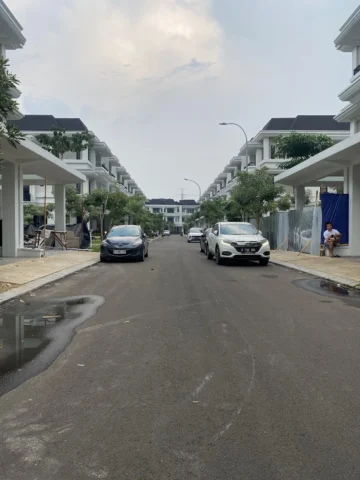 Rumah Dijual di Sutera Winona, Alam Sutera — 4 KT, LT 126 m²