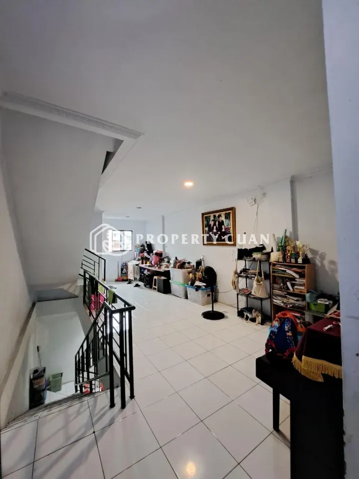 Ruko dijual di Jl. Pluit Raya, Muara Karang - Ruang Keluarga