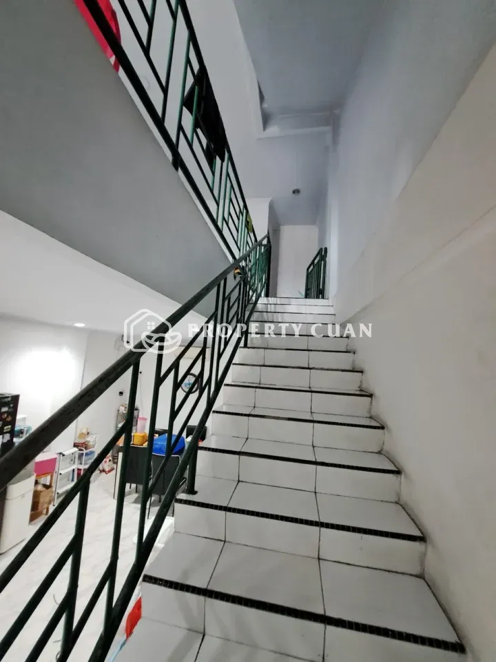 Ruko dijual di Jl. Pluit Raya, Muara Karang - Tangga