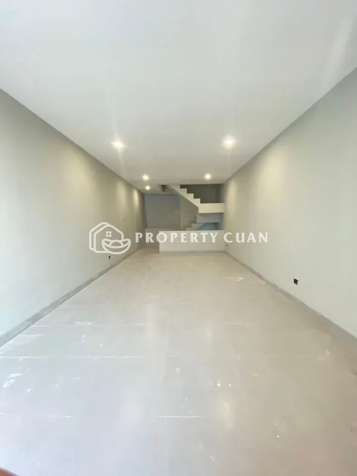 Ruko dijual di Jl. Pluit Karang Manis, Muara Karang - Ruang Keluarga