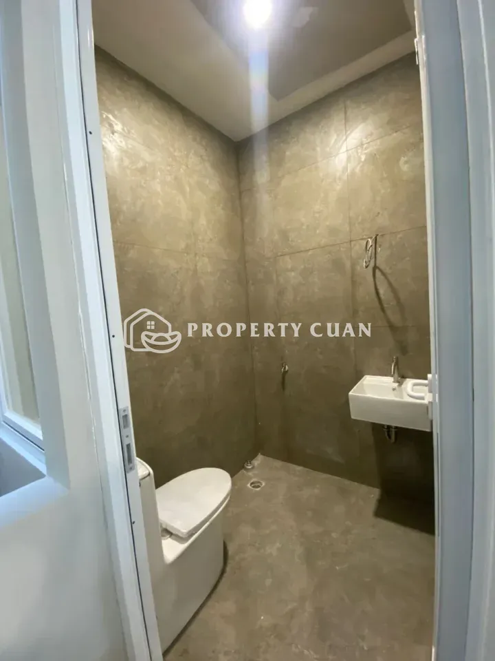 Ruko dijual di Jl. Pluit Karang Manis, Muara Karang - Kamar Mandi 3