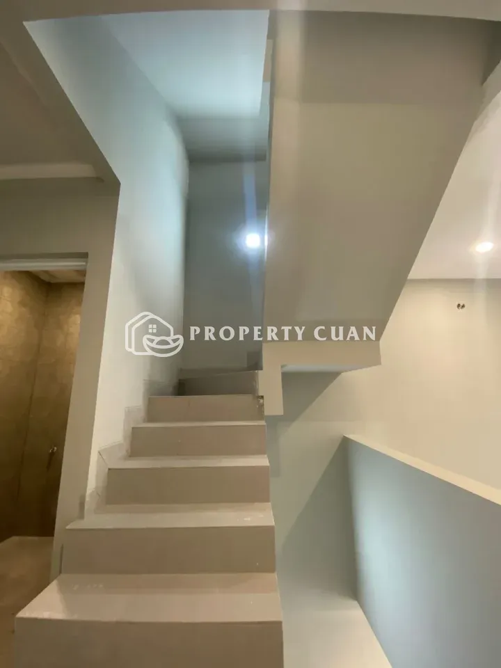 Ruko dijual di Jl. Pluit Karang Manis, Muara Karang - Tangga 3