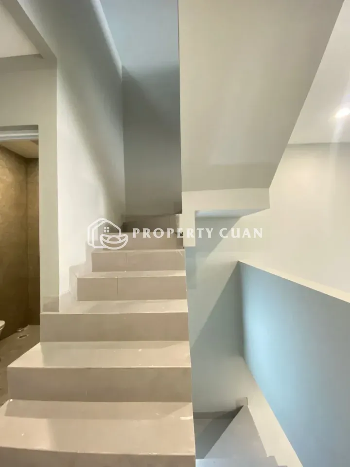Ruko dijual di Jl. Pluit Karang Manis, Muara Karang - Tangga 4