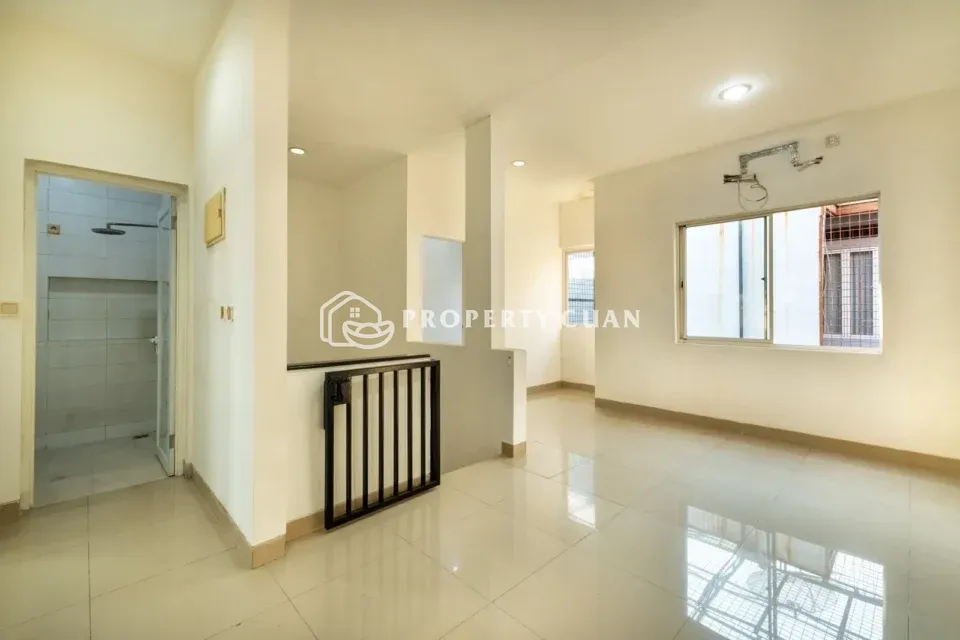 Rumah dijual di Cluster Atlantic City, Cengkareng - Tangga
