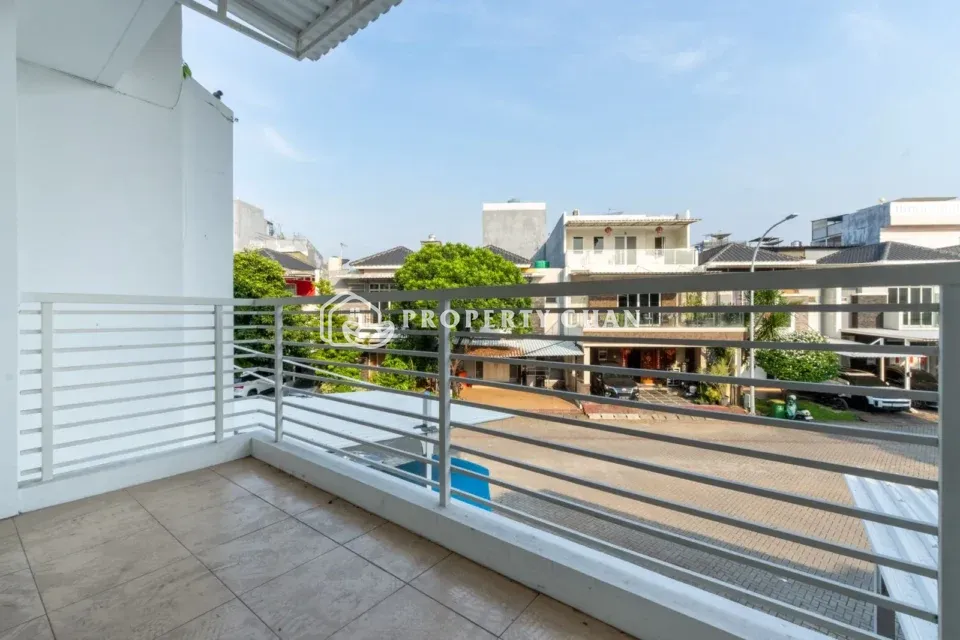 Rumah dijual di Cluster Atlantic City, Cengkareng - Balkon