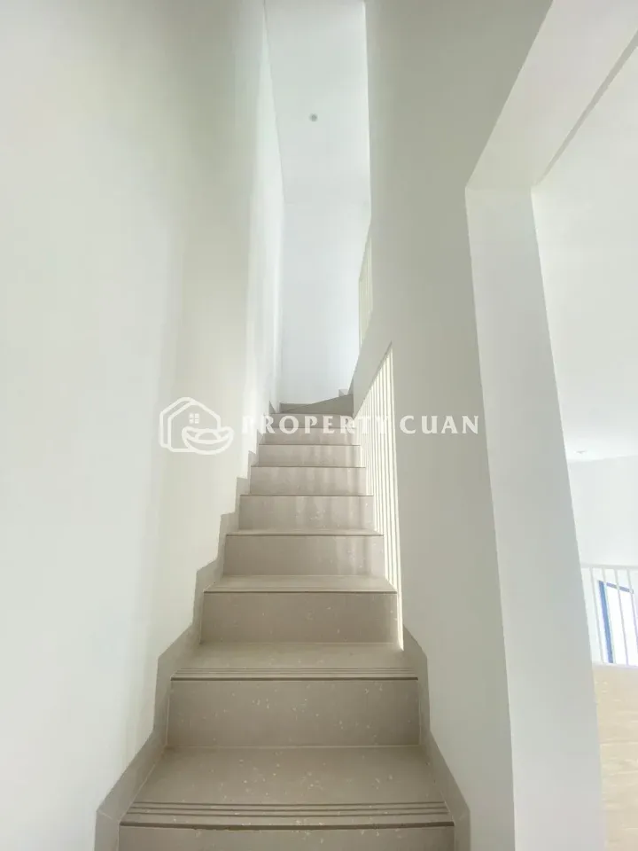 Rumah dijual di Citra Garden 2, Citra Jakarta Barat - Tangga 2