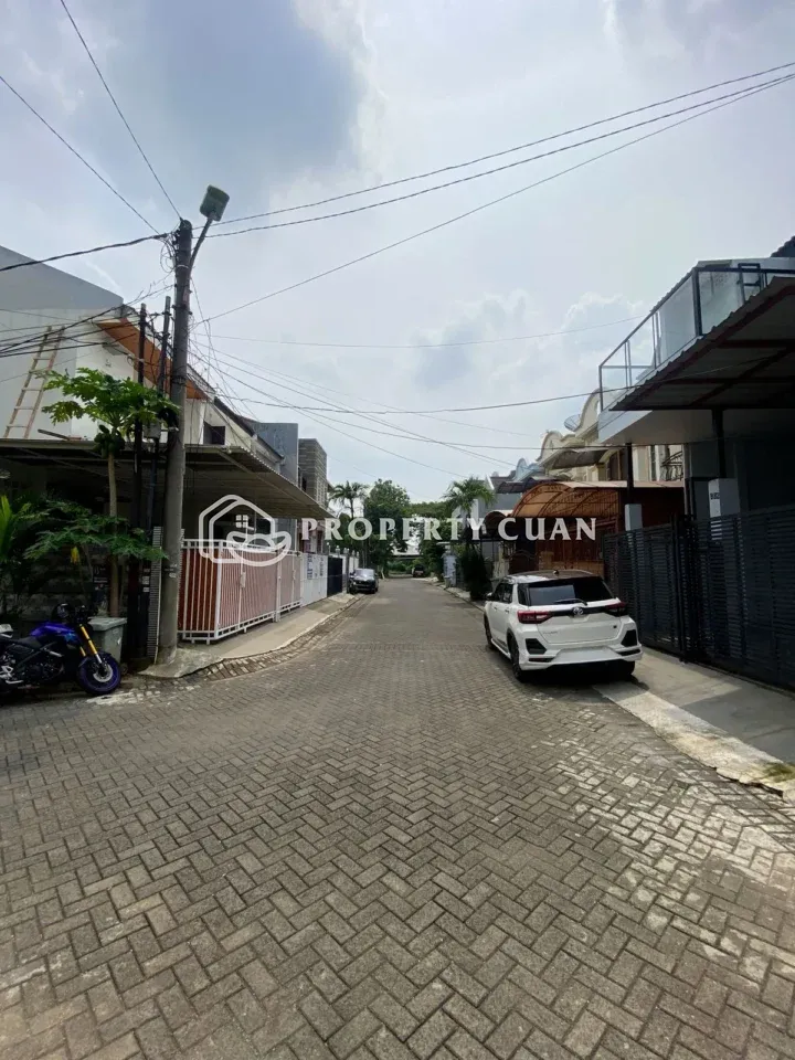 Rumah dijual di Citra Garden 2, Citra Jakarta Barat - Lingkungan 2