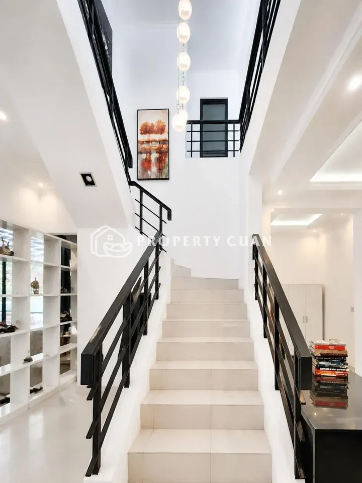 Rumah dijual di San Lorenzo, Gading Serpong - Tangga
