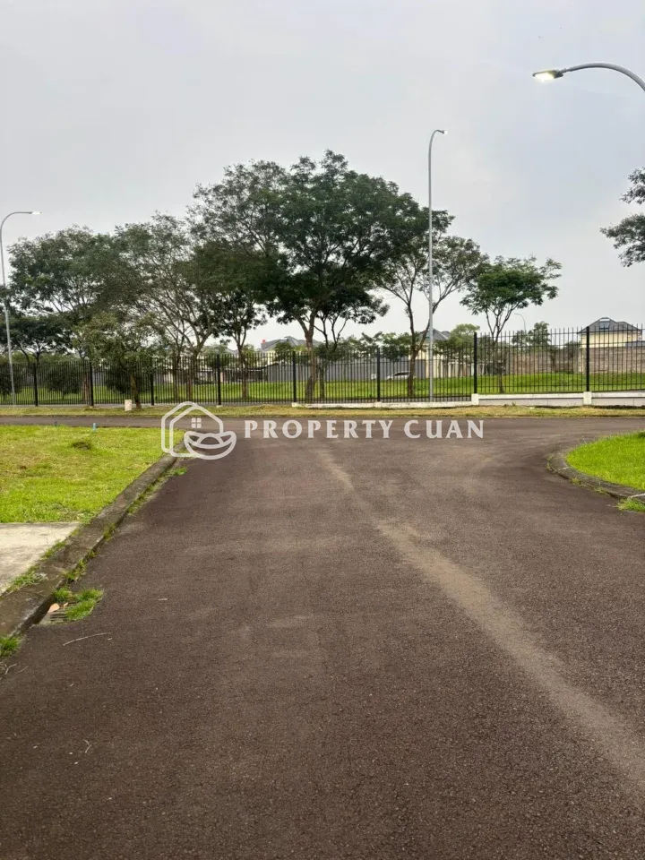 Kavling Residensial dijual di Fedora, Suvarna Sutera - Jalan Depan