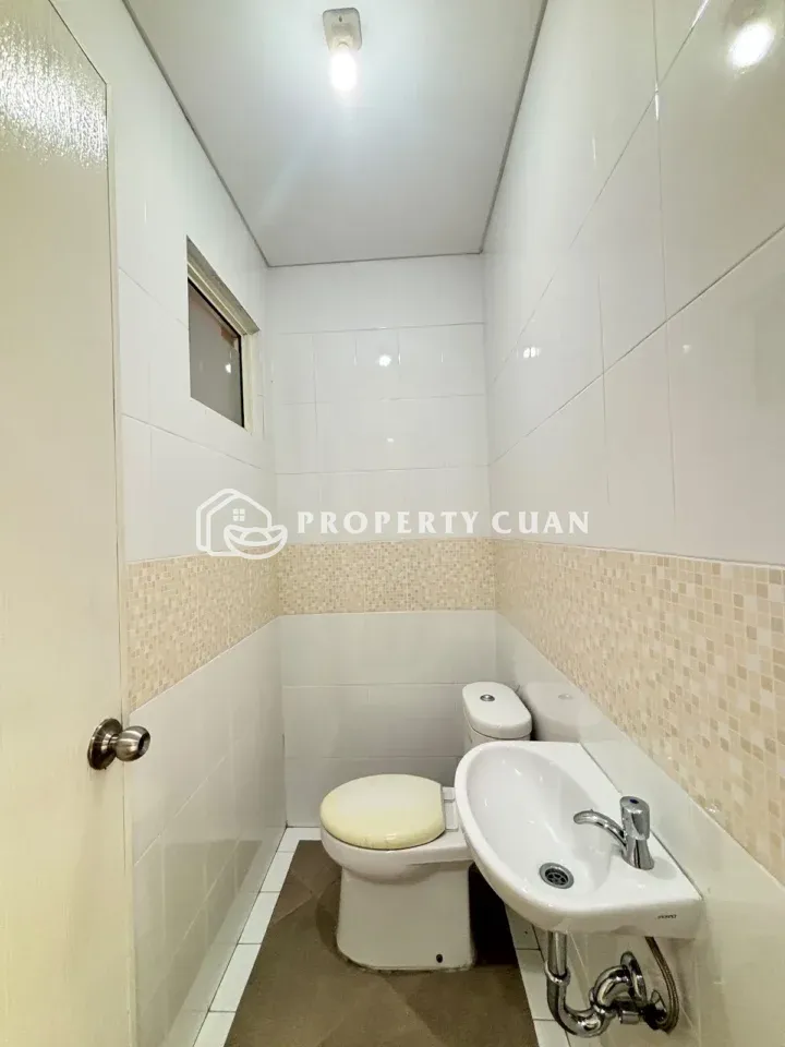 Rumah dijual di Elysia, Suvarna Sutera - Kamar Mandi