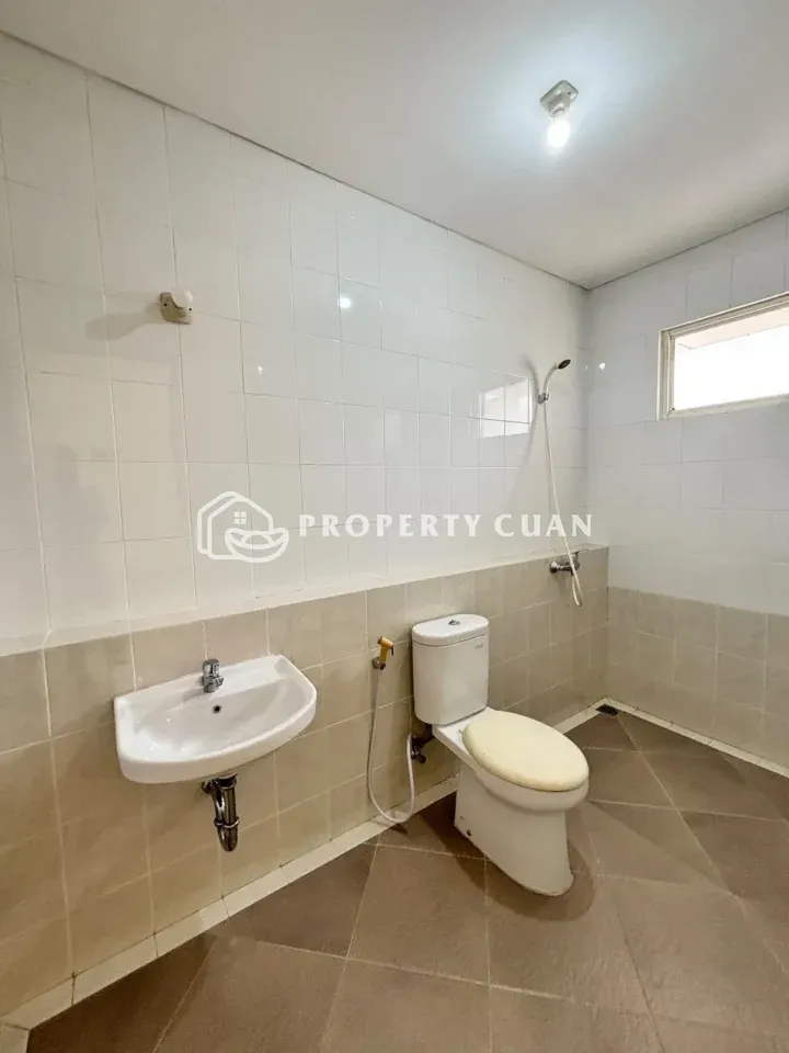 Rumah dijual di Elysia, Suvarna Sutera - Kamar Mandi 3