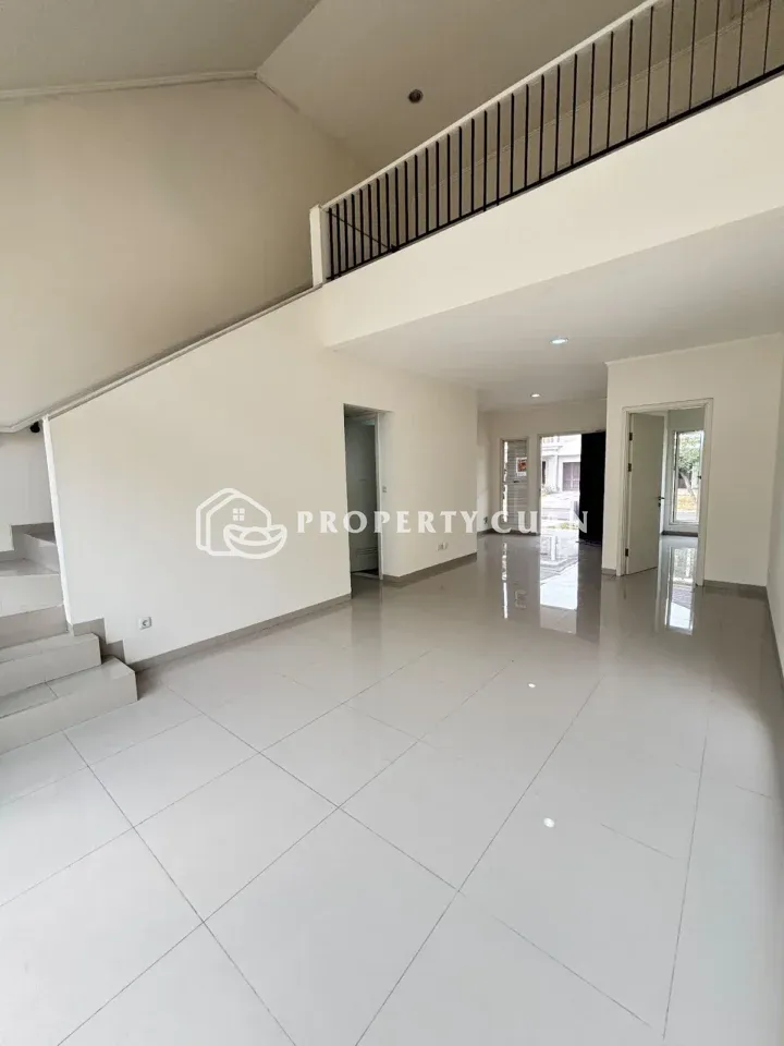 Rumah dijual di Elysia, Suvarna Sutera - Tangga