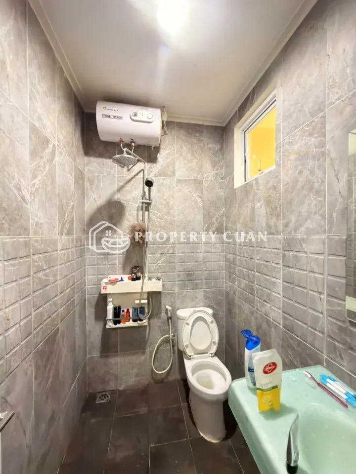 Rumah dijual di Acacia, BSD - Kamar Mandi