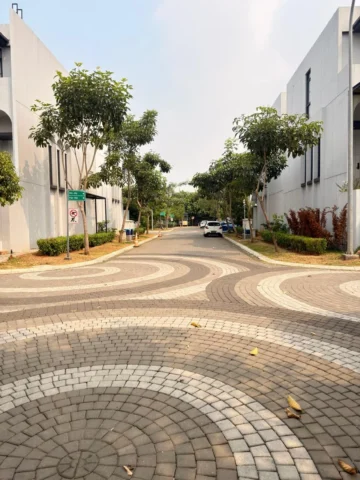 Rumah dijual di Aether, BSD - Jalan Depan