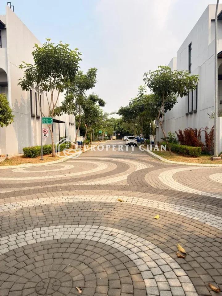 Rumah dijual di Aether, BSD - Jalan Depan
