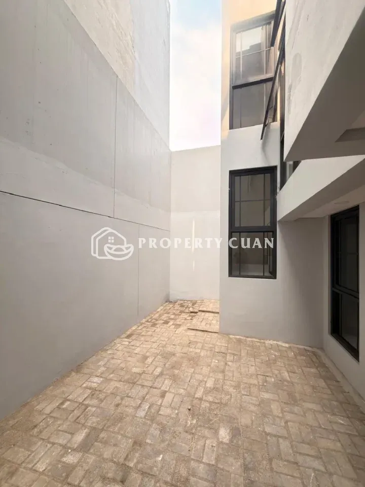 Rumah dijual di Aether, BSD - Area Laundry