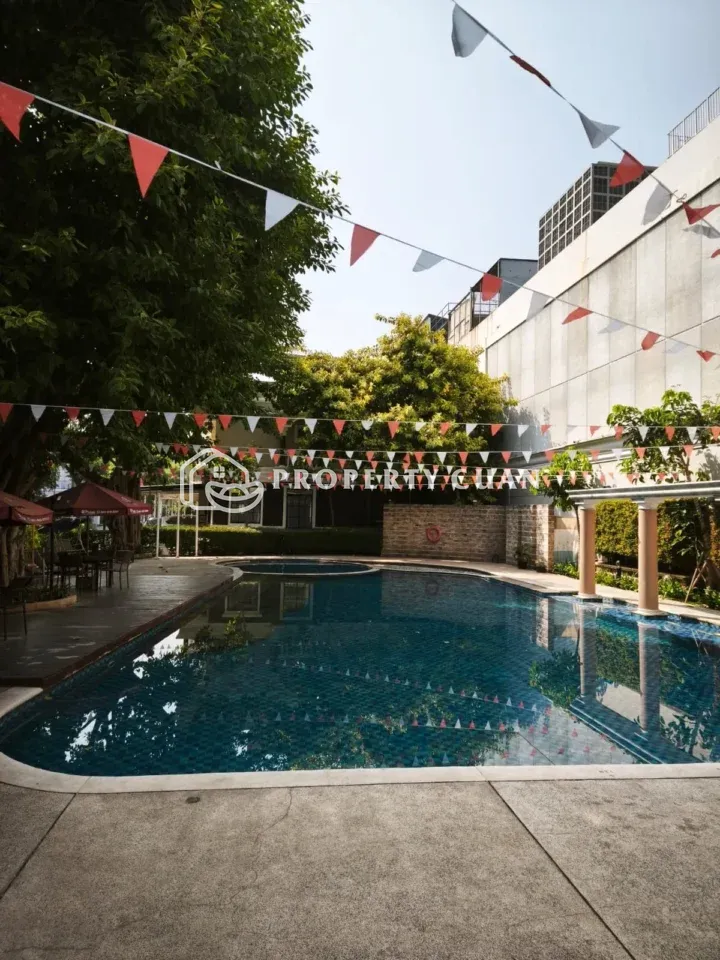 Rumah dijual di Eropah, Green Lake - Kolam Renang