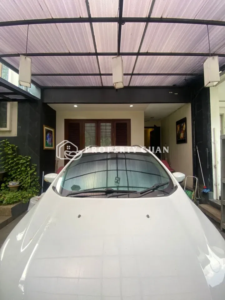 Rumah dijual di Bintaro Jaya, Ciputat - Carport