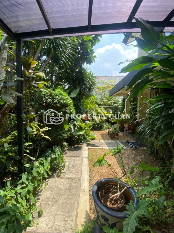 Rumah dijual di Bintaro Jaya, Ciputat - Taman