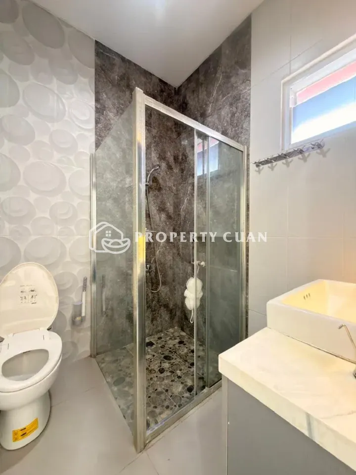 Rumah dijual di Jl. Pluit Karang Jelita, Muara Karang - Kamar Mandi