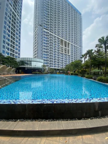 Apartemen dijual di Puri Mansion, Kembangan - Kolam Renang