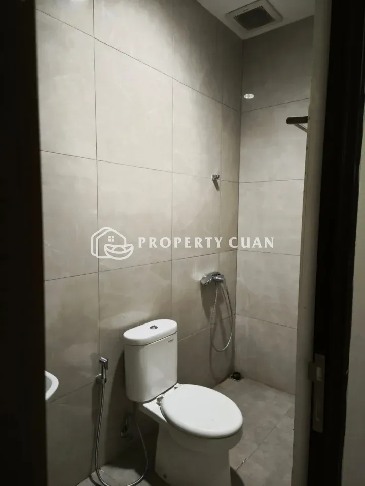 Rumah dijual di Aeris, Citra Garden Serpong - Kamar Mandi 2