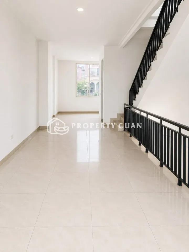 Ruko dijual di Ruko La Riviera, PIK 2 - Ruang Keluarga