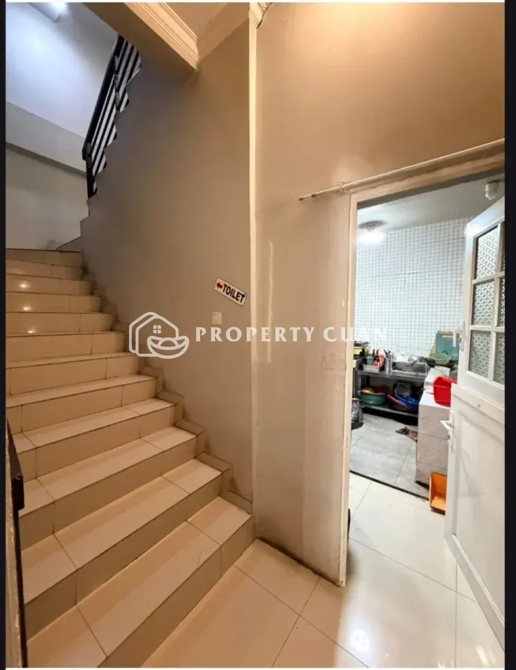 Ruko dijual di Ruko De Mansion, Alam Sutera - Tangga