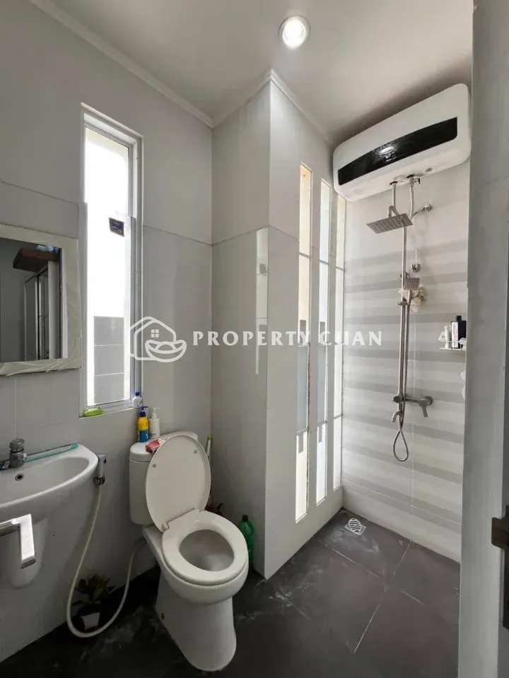 Rumah dijual di Atlanta Village, Gading Serpong - Kamar Mandi
