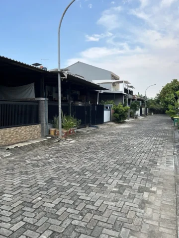Rumah dijual di Puri Gardena, Puri - Jalan Depan